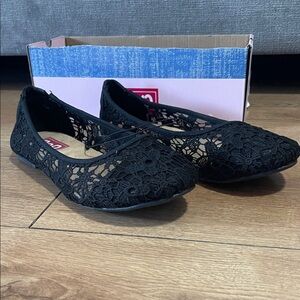 Pop Black Lace Flats